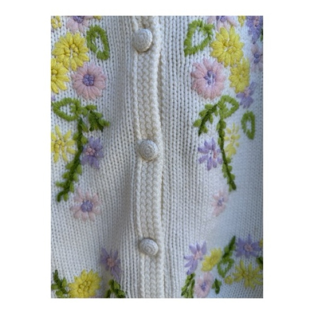 Vintage White Floral Embroidered Knit Cardigan Cottagecore Sweater M - Picture 3 of 10